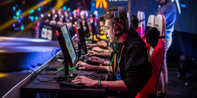 Esports Streamers vs. Pro Players: A Deep Dive into Industry Powerhouses