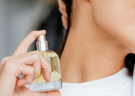 How Fragrances Impact Your Skin: Tips for Choosing the Right Products