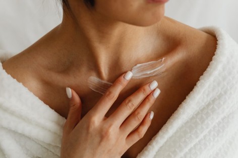 How to Soothe and Heal Dry, Cracked Skin During Winter