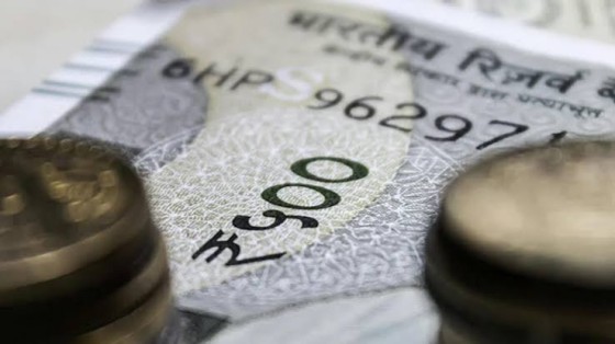 Indian Banks Cut FCNR Deposit Rates by Up to 310 Basis Points After RBI Window Closes indian-banks-cut-fcn_178837169798200169.webp